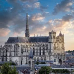 A catedral que quis tocar o céu: como Amiens definiu o auge do gótico francês
