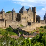 Carcassonne: a cidade-fortaleza que transformou a guerra medieval em memória viva